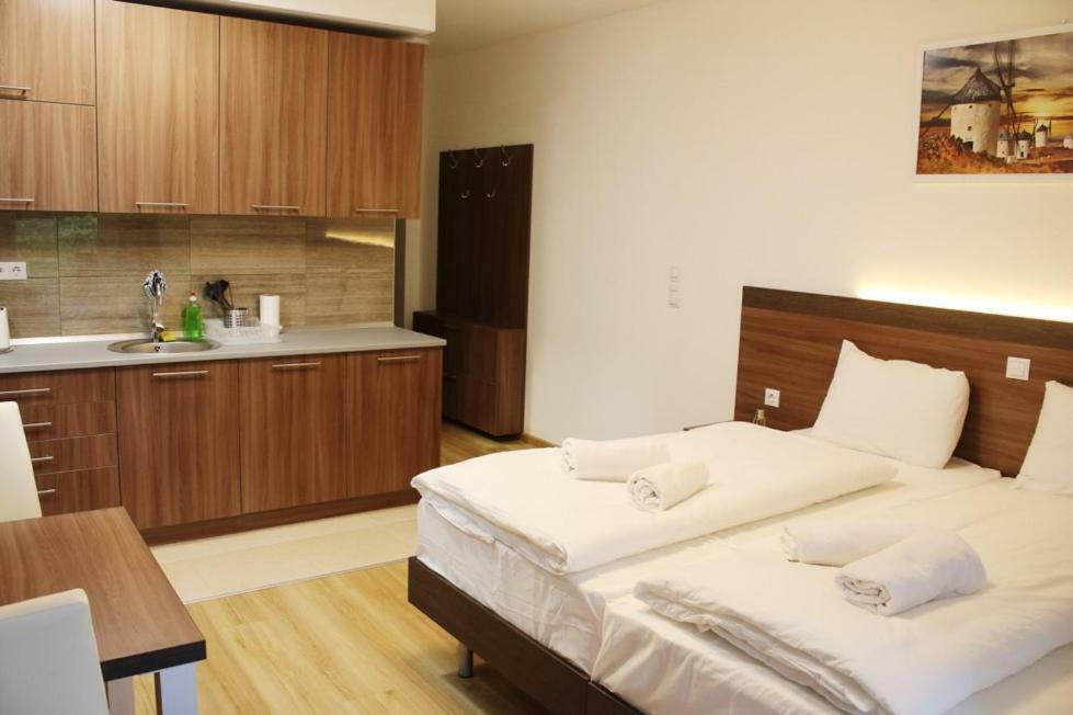 Corvin Holiday Apartments Hotel Budapest Eksteriør billede