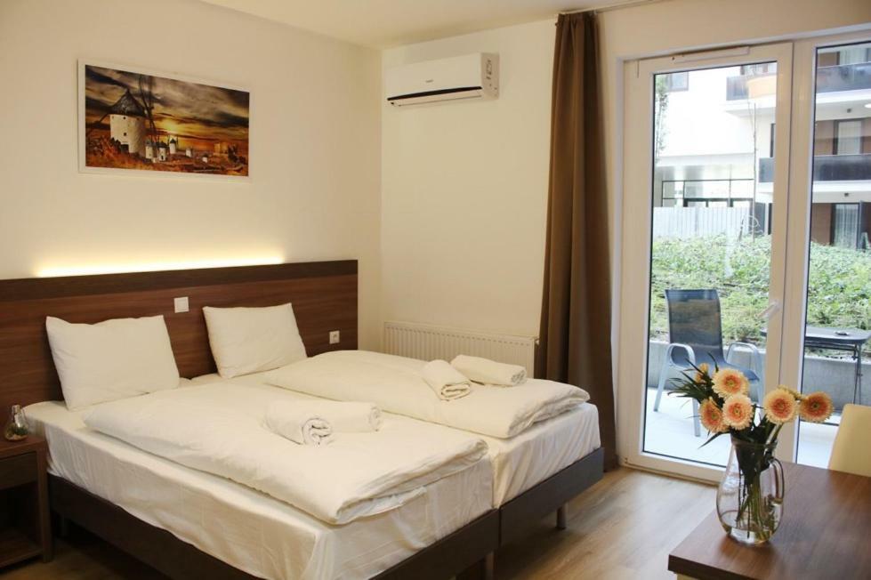 Corvin Holiday Apartments Hotel Budapest Eksteriør billede