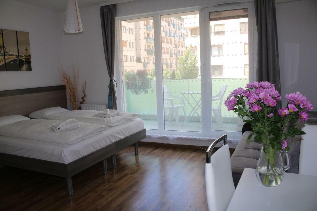 Corvin Holiday Apartments Hotel Budapest Eksteriør billede