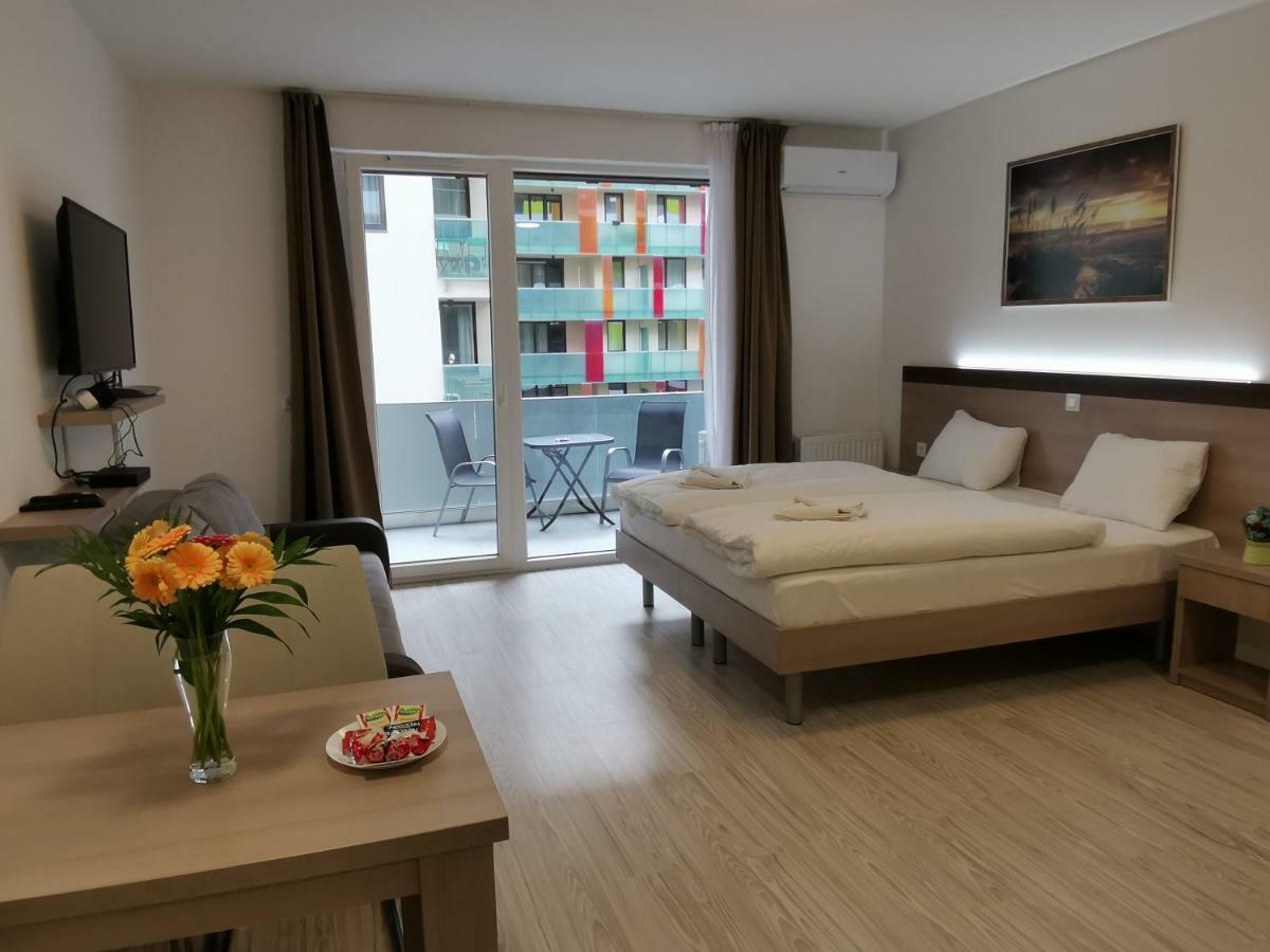 Corvin Holiday Apartments Hotel Budapest Eksteriør billede
