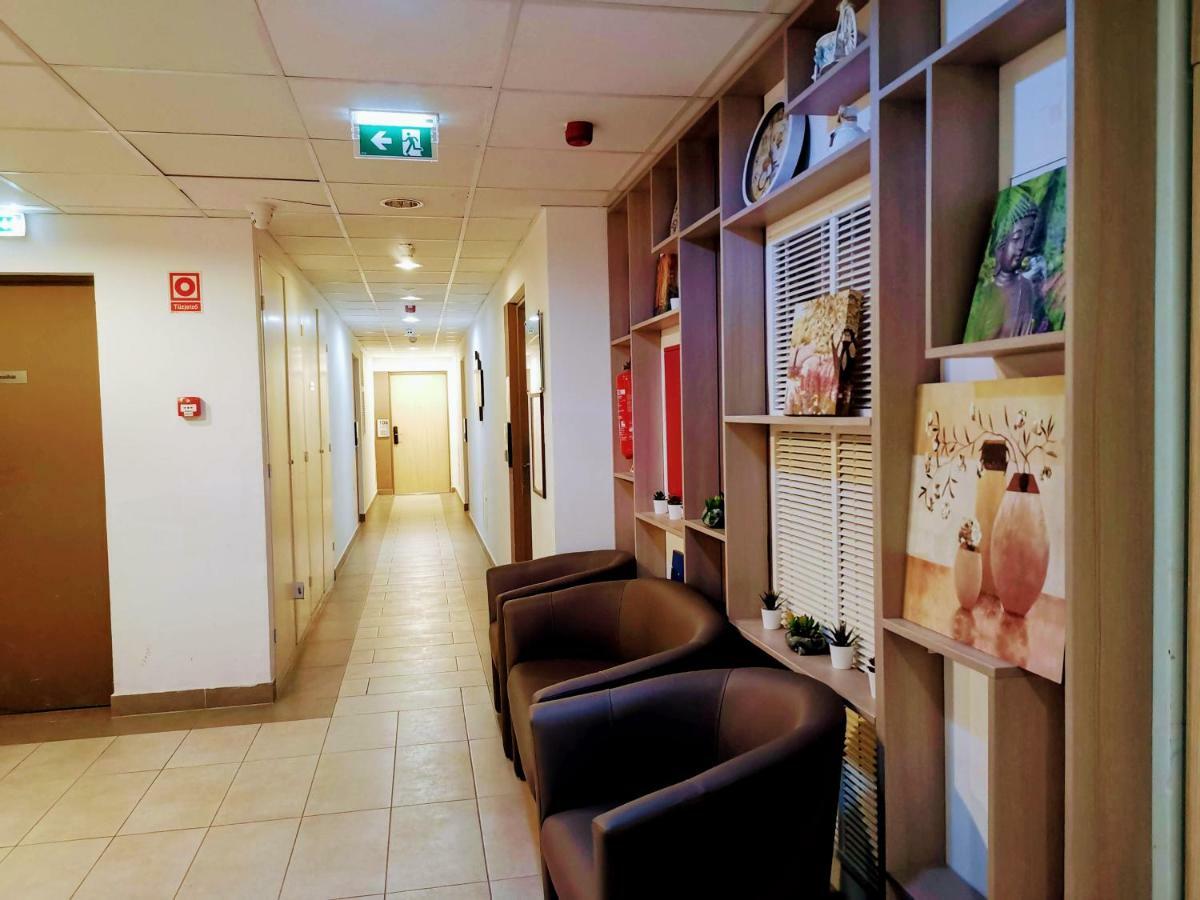Corvin Holiday Apartments Hotel Budapest Eksteriør billede