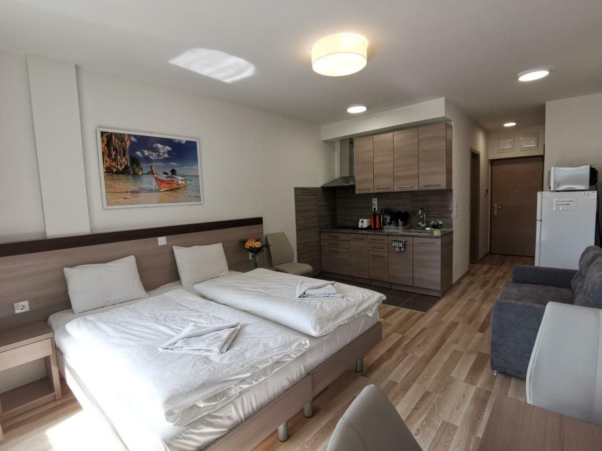 Corvin Holiday Apartments Hotel Budapest Eksteriør billede