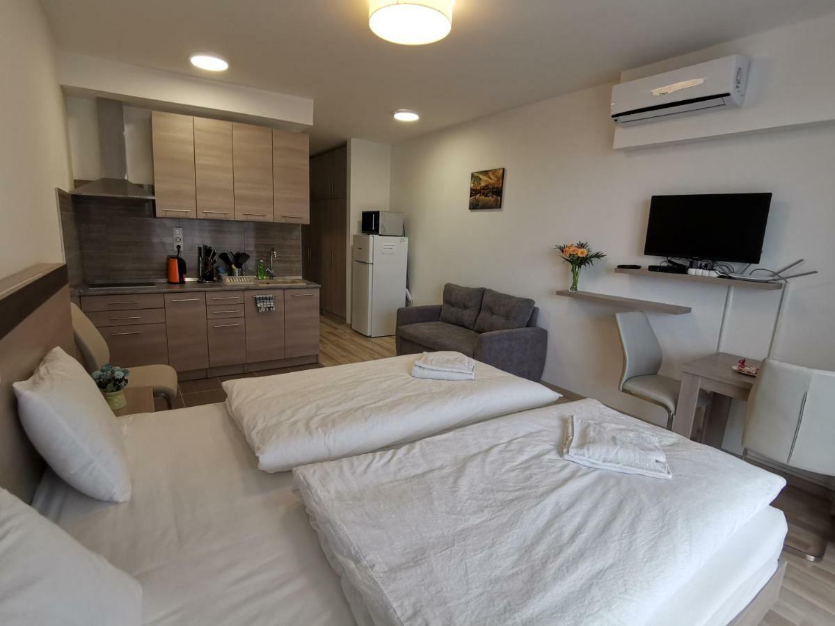 Corvin Holiday Apartments Hotel Budapest Eksteriør billede